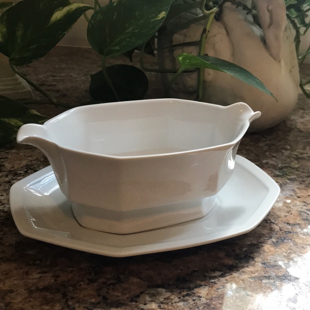 Maison Blanche Gravy Boat & Underplate